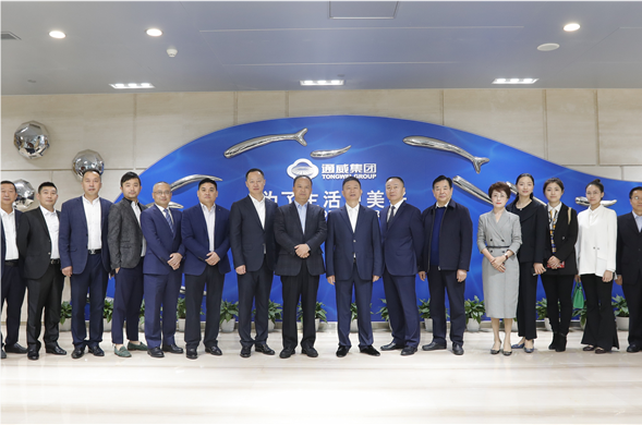 海天水务集团董事长费功全一行参观考察通威集团